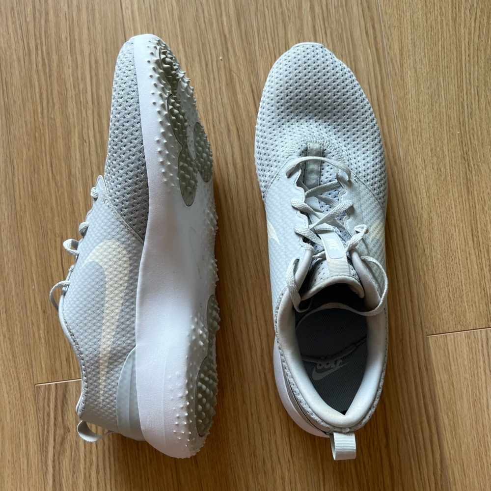 Men’s Nike Roshe Golf shoes in grey/white